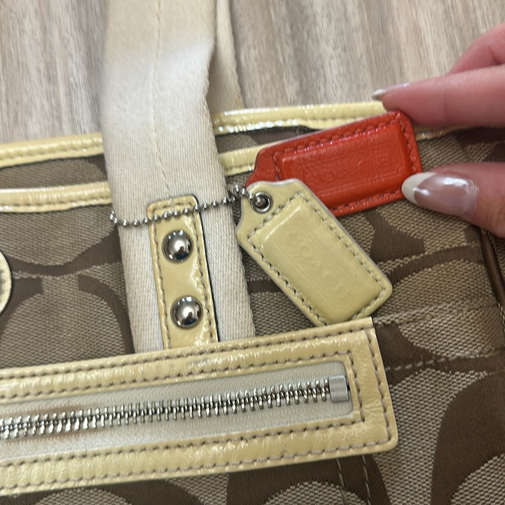 Vintage Coach Daisy Signature Logo Shoulder Bag #F1487 - Picture 2 of 16